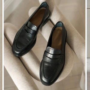 Flattered Sara black leather loader size 7